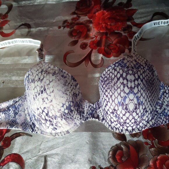 VICTORIA SECRET T-SHIRT LIGHTLY LINED DEMI BRA 34C - Picture 8 of 9